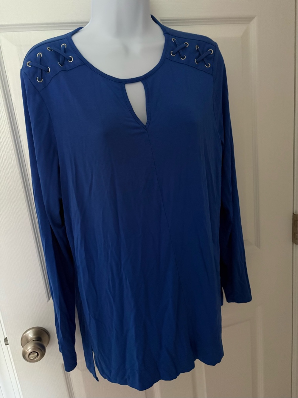 Chico's womens long sleeve royal blue lace up shoulder detail tunic size 2 lg